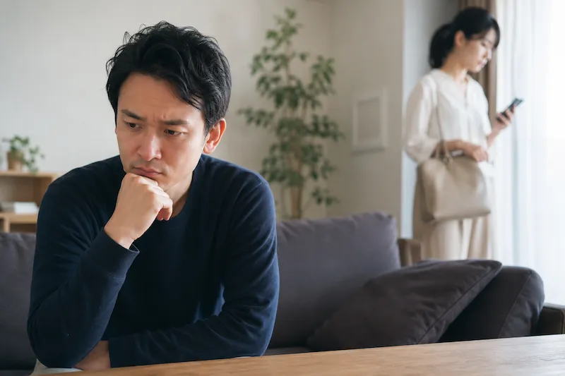 妻の浮気不倫を疑う夫